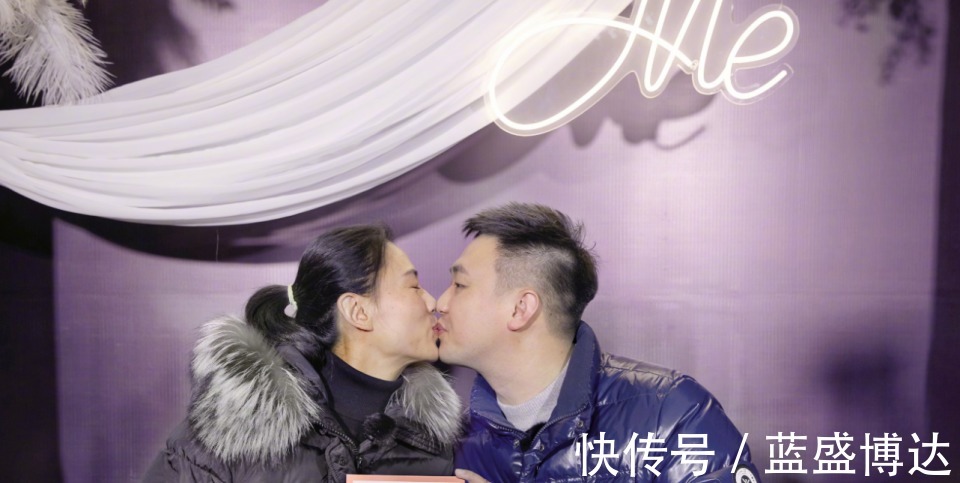 泳壇|恭喜！最美女排選手牽手前中國(guó)游泳第一人，張琳第一年就想求婚！