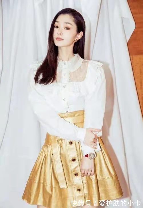 粉色|宋轶真懂穿,粉色衬衫减龄够少女,破洞裤秀冷白皮太优越