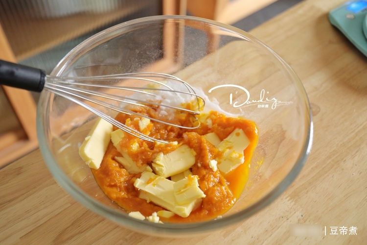 自己家种的老南瓜,做成蛋糕没想到这么香,孩子连吃了三个还想要