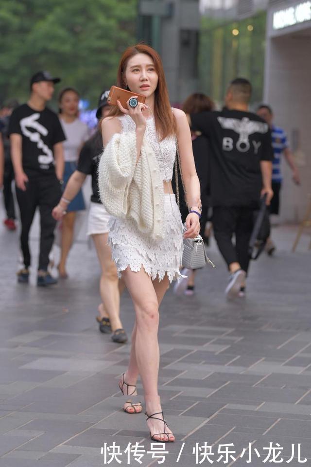 上衣|蕾丝上衣搭蕾丝包臀裙,搭配上黑色的高跟鞋,别有一番风情