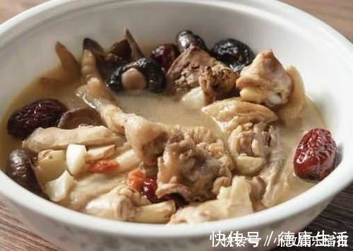 浸泡|炖鸡汤时,直接炖还是先焯水?都不对,多做一步,鸡肉嫩鸡汤鲜