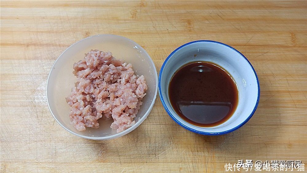 肉末|教你“肉末豆角”这么做，成菜酸甜微辣，用它来下饭相当的过瘾