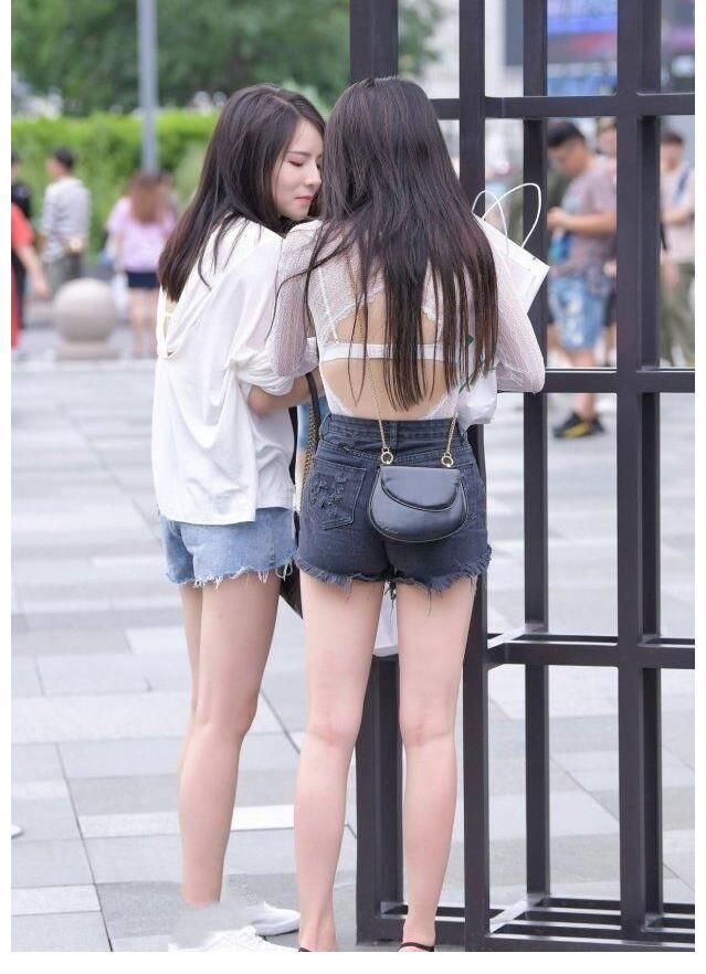 小西装 短裤+小西装？穿搭尽量避免繁琐，而浪费了自己的身材优势！
