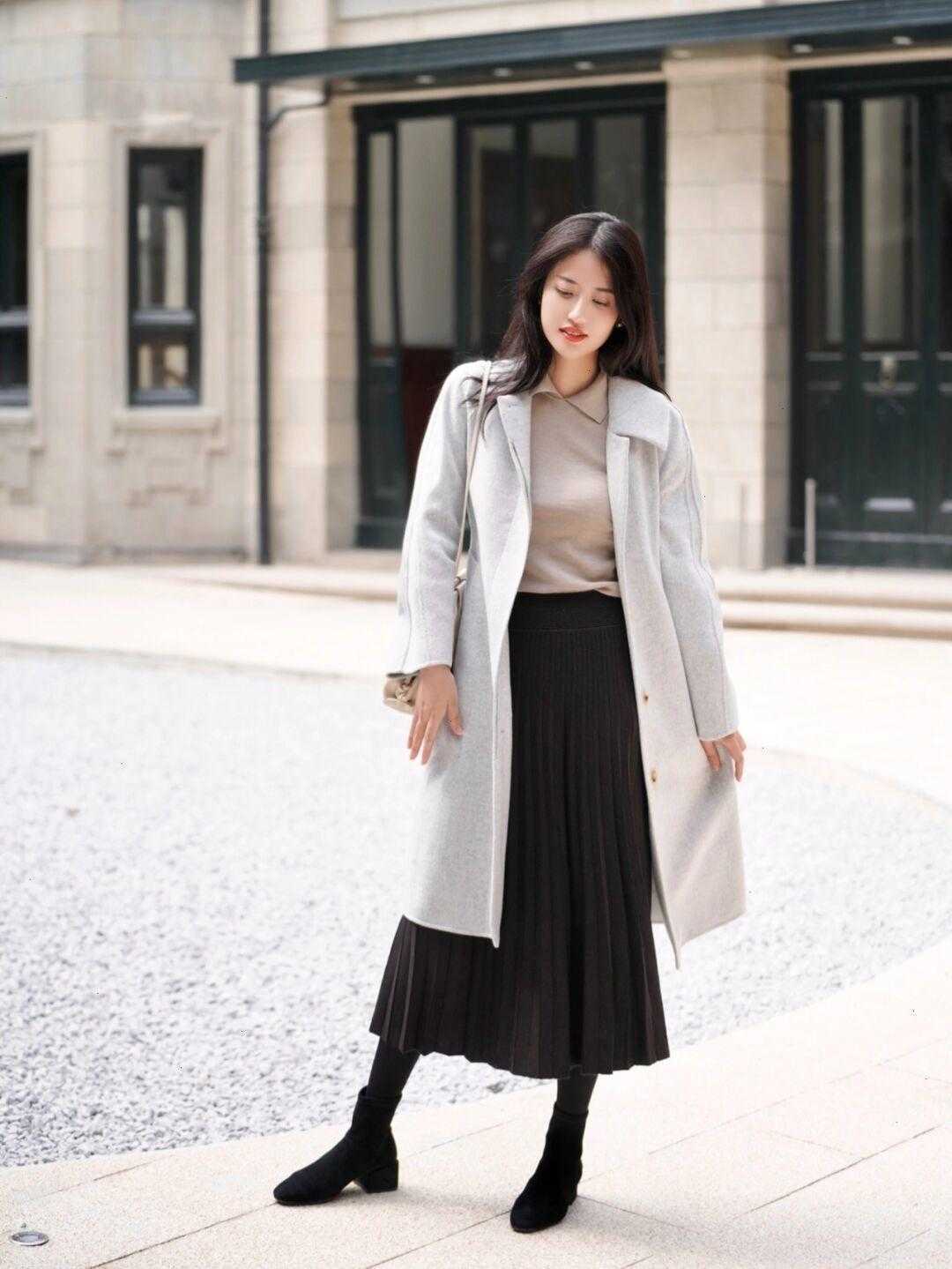 半裙|冬天的温度和风度搭配,试试大衣+半裙,温暖优雅有气质