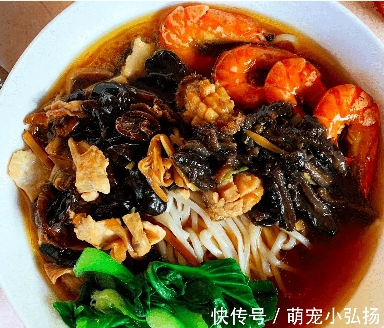 大餐|黄磊微博晒大餐,“四口一碗的面”真馋人,网友:我可以一口一碗