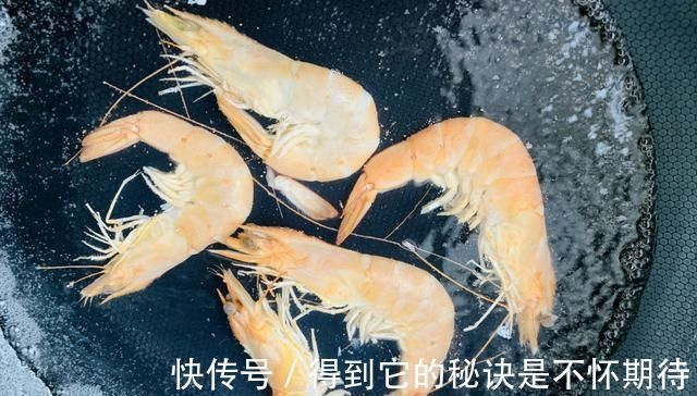 方便面别总是煮着吃,这样做比张云雷泡面的还香,朋友都说太豪华