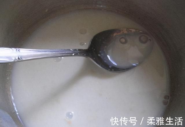 面食|炸油条传统做法，不放泡打粉也不加小苏打，油条个个香酥蓬松健康