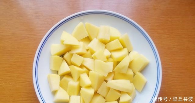 用来|板栗别只总和肉红烧,和它做搭档,味道丝毫不逊色,用来下饭超赞