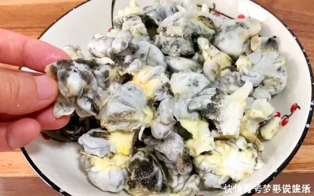 黑粉菌|它和玉米共生,农民见了头疼,城里人却当成美食,简单一蒸,真香