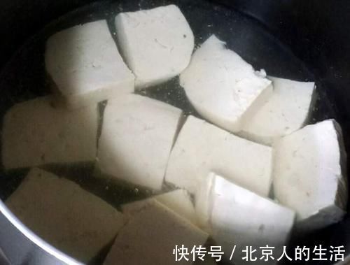 蜂窝|自制冻豆腐时，记住“先煮后冻”，冻豆腐蜂窝大有韧劲，不粘连