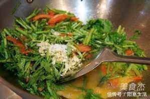 茼蒿|脂肪最怕的蔬菜是它，坚持一周吃2次，减脂刮油，润肠通便！