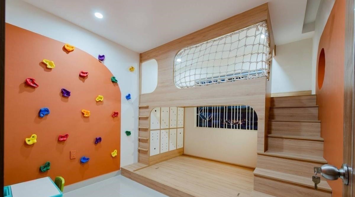 上下铺|78㎡“去客厅化”,扔掉沙发靠墙打5cm高地台,一家5口越住越宽敞