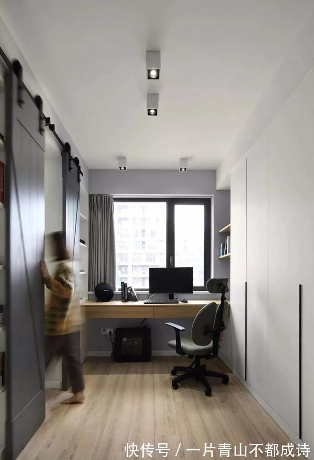 利用率|越来越多人舍弃“装饰型”电视墙,学她家打一排柜子,真的超实用