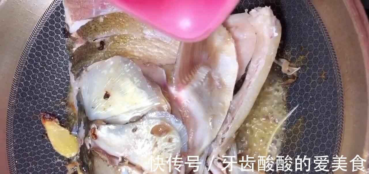 有20年经验的厨师,教你做正宗的鱼头豆腐汤,汤浓味美营养丰富