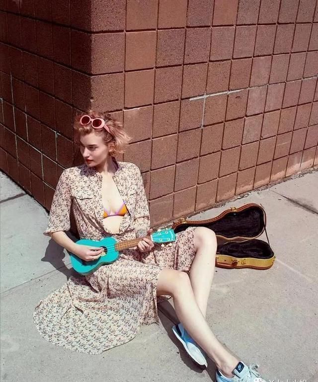 连衣裙|忘掉高跟鞋,“连衣裙+平底鞋”才是夏季王炸组合