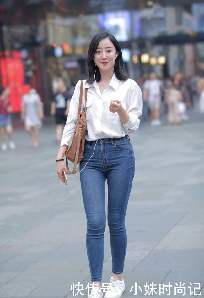 显瘦|初冬穿牛仔裤搭配衬衫,显瘦减龄还有气质,摆脱穿搭烦恼