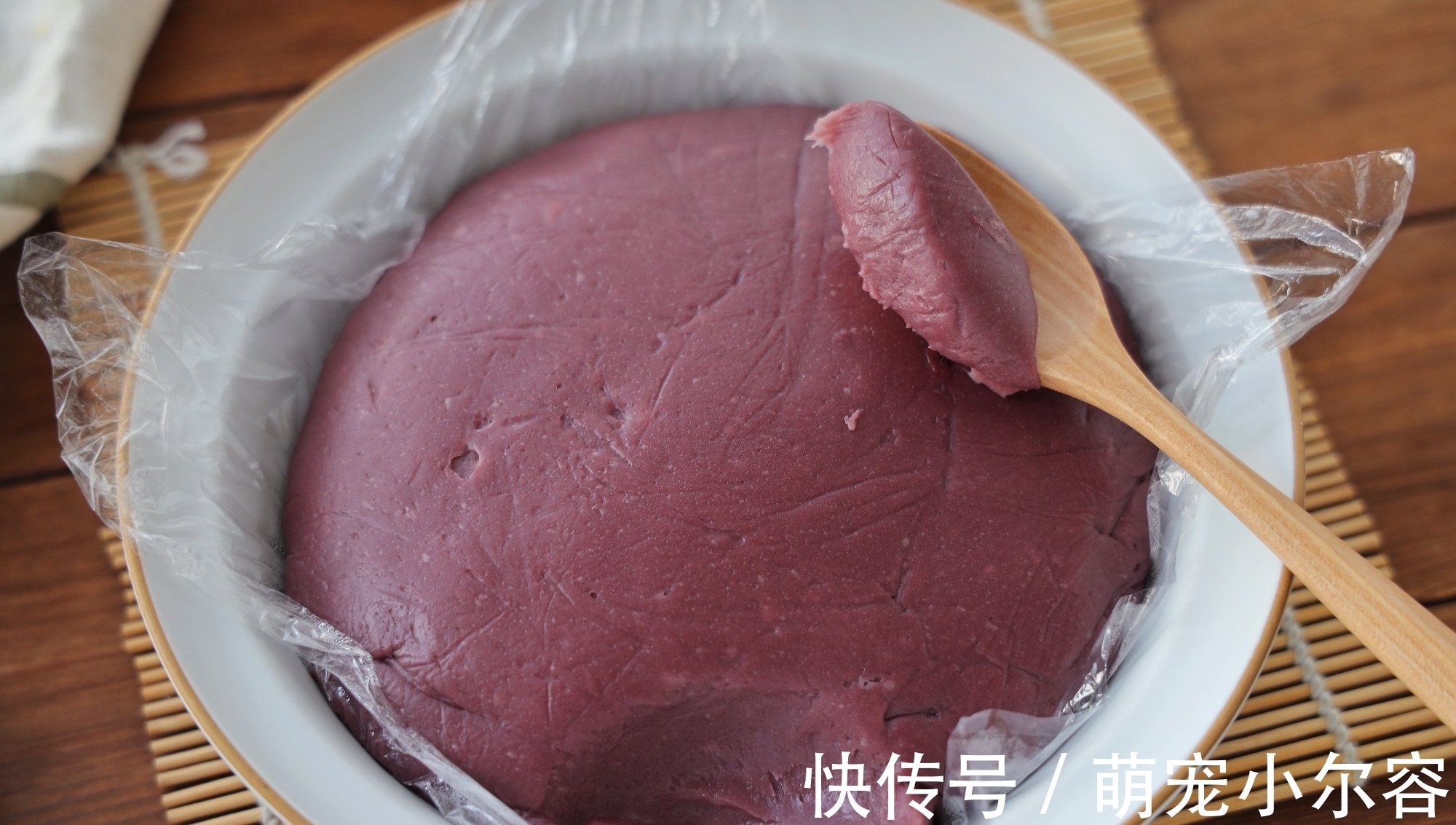 万能的芋泥馅料别买了，在家做的才叫好吃，甜而不腻，入口即化！