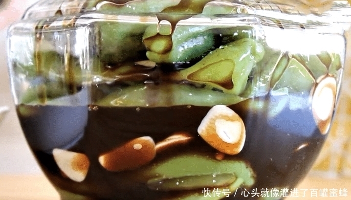 腌辣椒时,不加一滴油,香辣脆爽,腌一晚就能吃,做法超简单