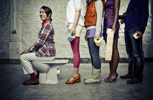 排便时若有这3个异常，可能是肝在“求救”，希望能引起你的重视