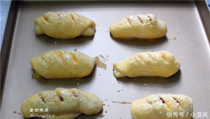 此款面包要收好,简单卷一卷,层次分明,香软可口,在家做方便