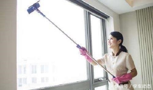 擦玻璃有技巧，几分钟一扇窗，速度快大扫除真省事！