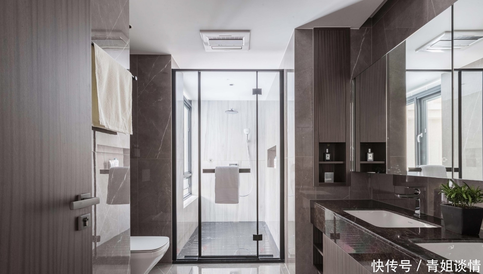 朱砂红|这才是我的理想之家,220㎡大平层设计,进门就被客厅吸引了