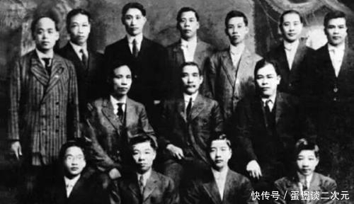 晚清|此人是晚清第一大牛人：文可华国，富可敌国，妾可倾国