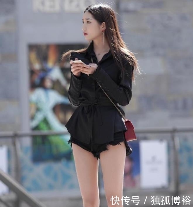  身姿|美女街拍身姿美丽的小姐姐，靓丽穿搭，活泼又可爱