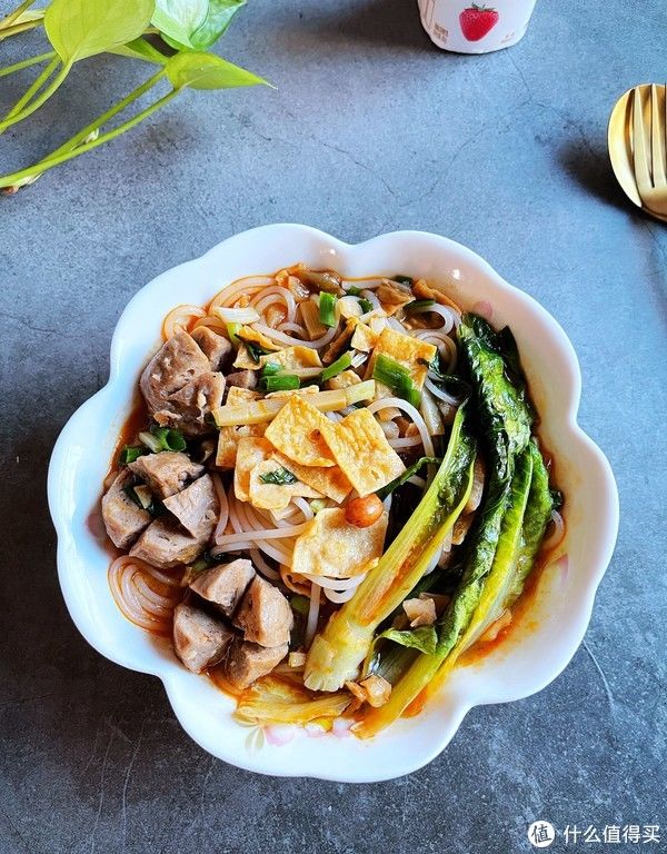 天冷，就爱这热乎乎的一锅，有肉有菜也有汤，好吃简单，过瘾极了