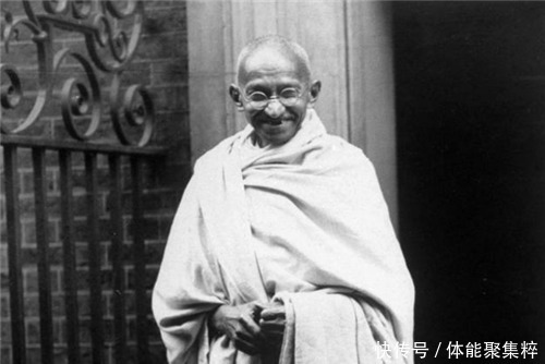 英国|圣雄甘地葬礼现场数十名女性跳入火海殉葬,百姓争先抢骨灰残余