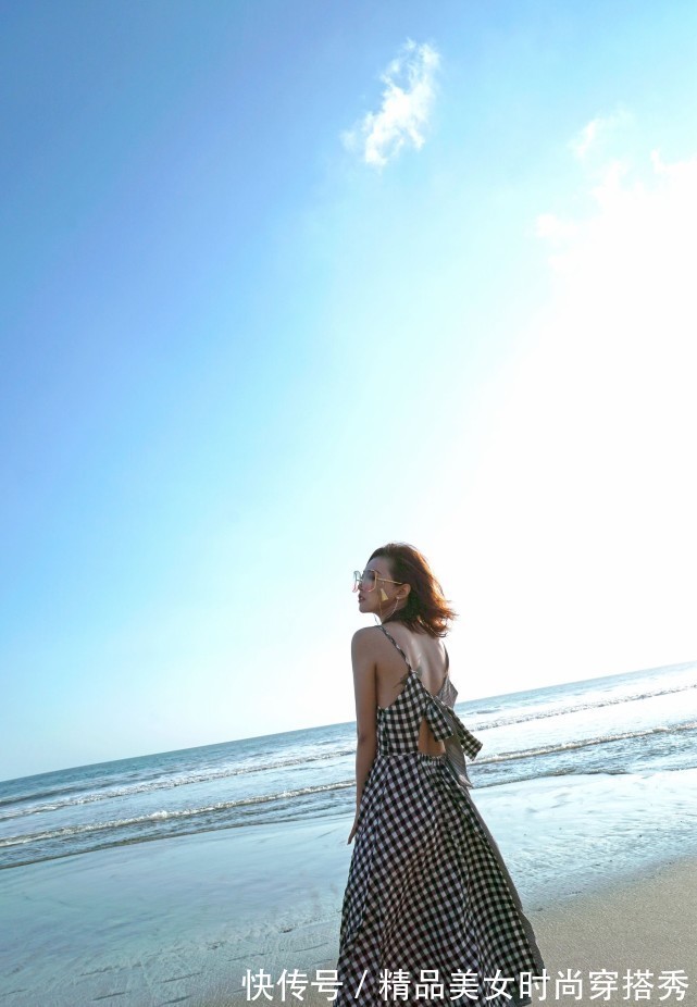 旅游|一款仙气飘飘的旅游海滩度假连衣裙，让你留住永不消失的风采