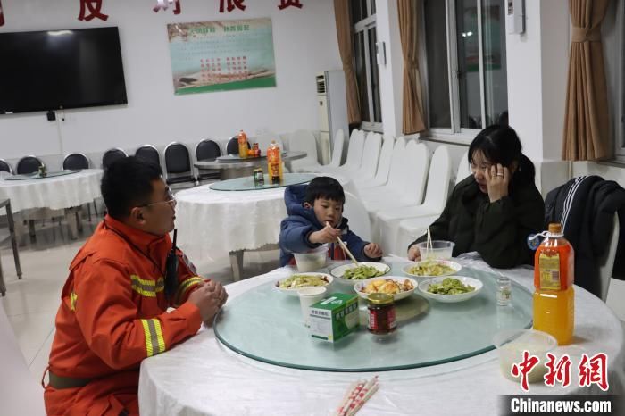 瓦龙乡|西藏突发雪崩5人被困 林芝森林消防紧急救援