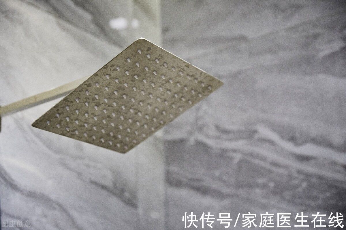 一个“花洒”隐藏数万个细菌，你家多久没清洁了？扒出身边的隐患
