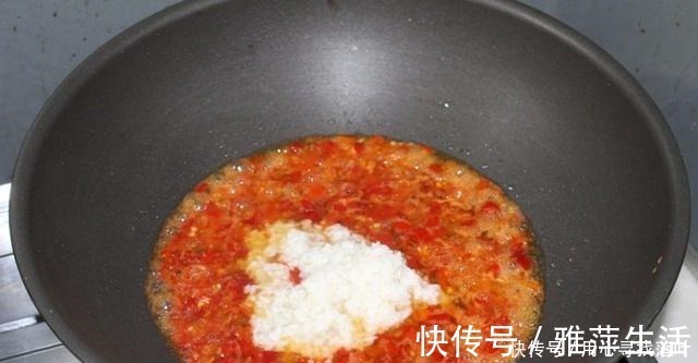 剁椒汁|茄子这样做,能吃三碗饭,比饭店做的还好吃,色香味俱全!