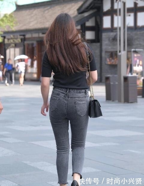 女孩 微胖女孩耐看的牛仔裤,展现出青春该有的活力