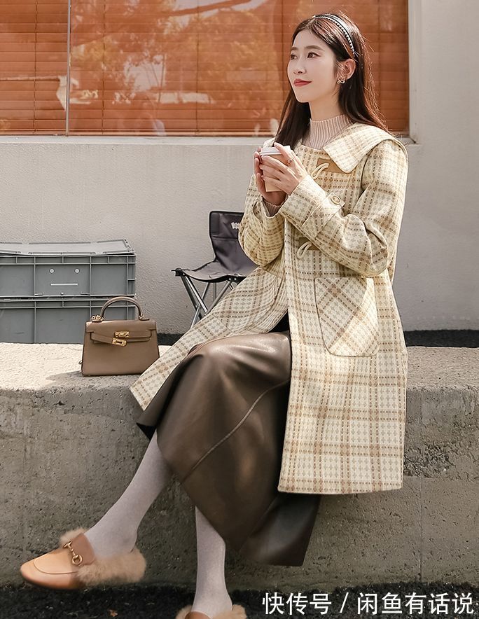 中年女人|个子不高的中年女人,穿大衣尽量别搭阔腿裤,配半裙才优雅又显高