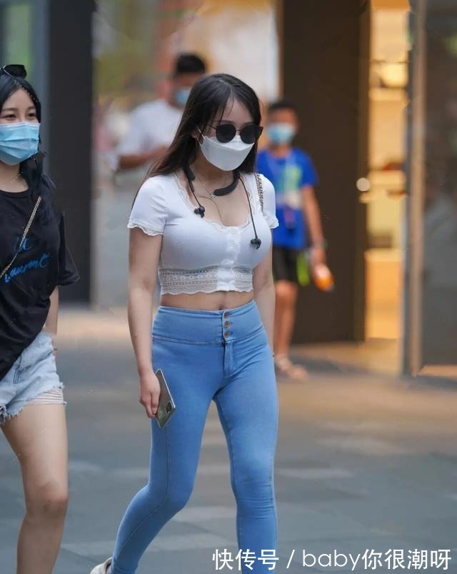 连衣裙 瑜伽裤展示姑娘的优雅,显得和蔼可亲,潮范十足!