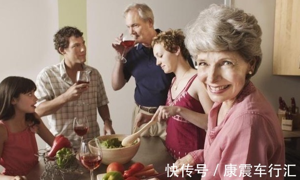 医生|高血压人群必须“滴酒不沾”?医生提醒:或许很多人都错了!