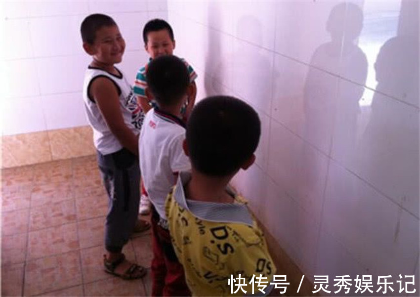 孩子|8岁男孩从来不在学校上厕所,受到同学嘲笑,掀开衣服后惹人心疼