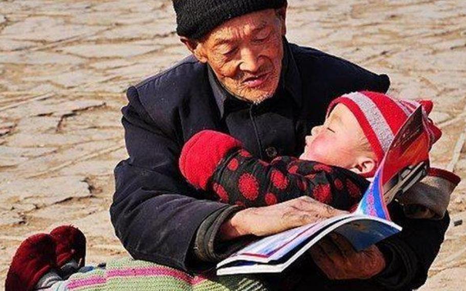 拖拉机|孩子跟爷爷住了三个月,再见时爸妈认不出,网友:论车技自愧不如