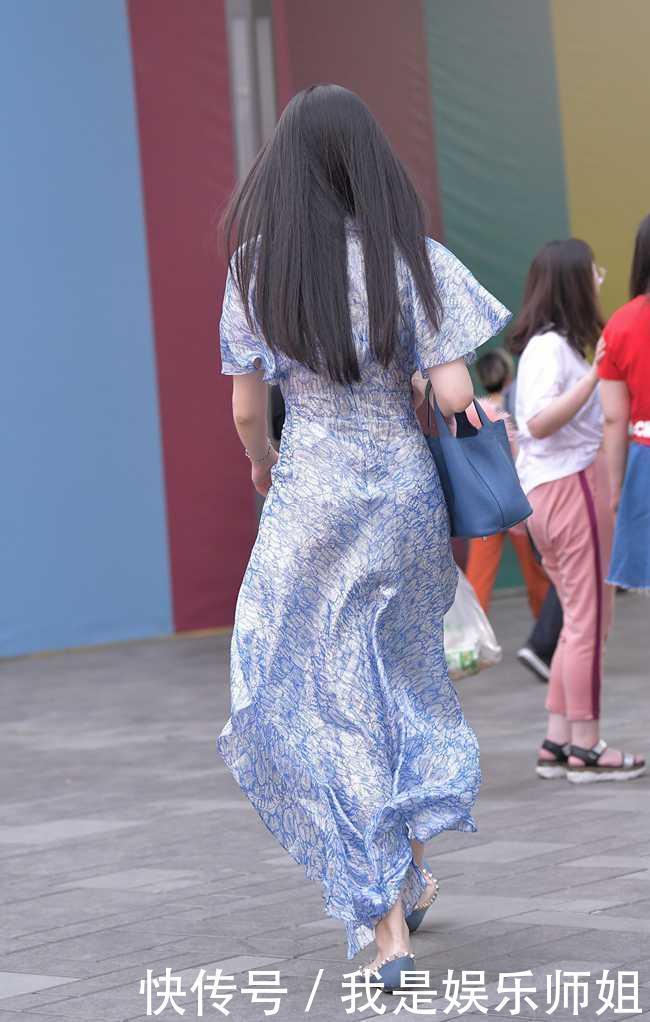 辣妈身材有点魁梧，穿上深V睡衣裙后，整个人气场十足