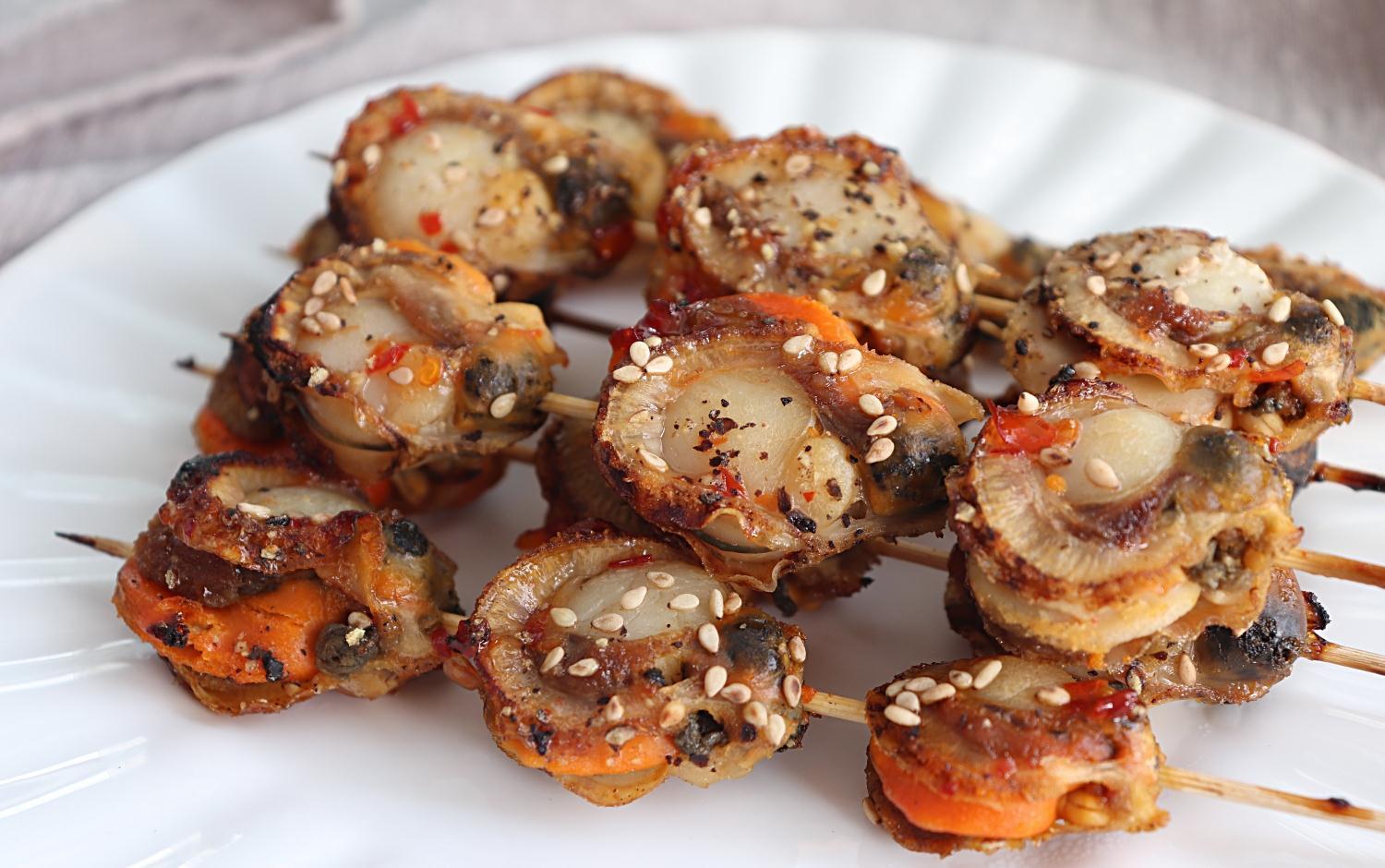 自己做烤扇贝串，鲜香十足，比外面的烧烤摊的还好吃