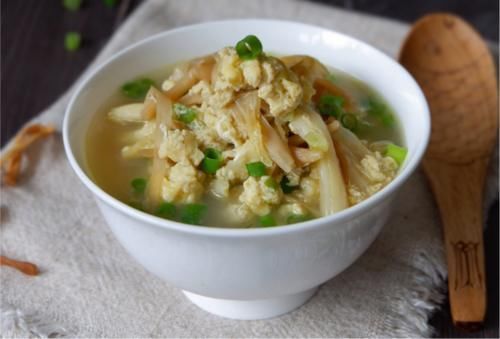 黄花菜|失眠最怕喝这汤，上锅煮一煮，营养极高，失眠好了，早知早受益