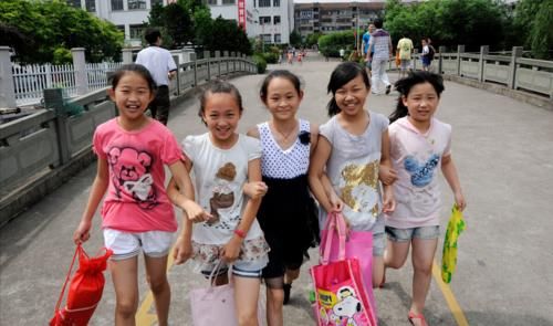 暑假|2021年中小学暑假时间公布，与往年差距较大，学生家长左右为难