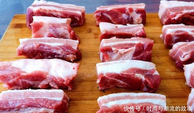 调猪肉馅时,掌握这3个关键技巧,肉馅软嫩多汁,不柴不硬更入味