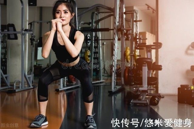 受伤|标准的深蹲怎么做？新人学会这4个方法，让你的深蹲训练更稳定