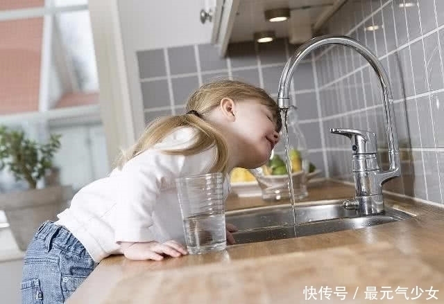 白开水|白开水是免费的“长寿药”,但是这2个时间段尽量别喝,了解一下