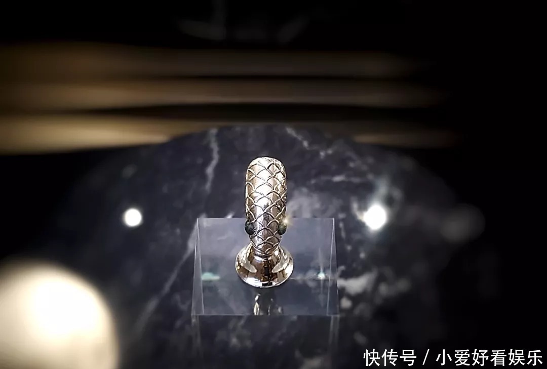 上海宝格丽酒店美甲，明星名媛将珠宝嵌在指尖