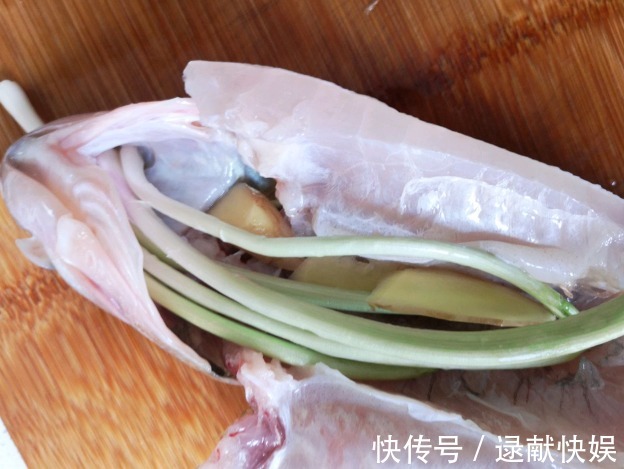 鲈鱼|清蒸鲈鱼时，何时上锅蒸蒸几分钟做好关键5步，鱼鲜嫩没腥味