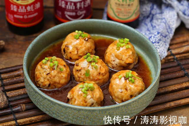肉丸子不用油炸，蒸一蒸就上桌，香嫩好吃营养不流失，老少皆宜